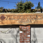 Eingangsschild von Klinker Brick Vineyards